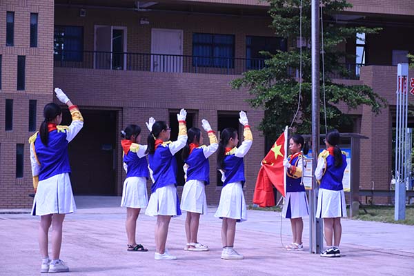 “百千萬工程”大學生突擊隊|嶺南師范學院“山河承宇”實踐隊以賦能鄉村振興，點燃鄉村教學的“星火”