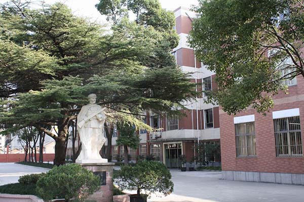 上海理工大學附屬楊浦少云中學