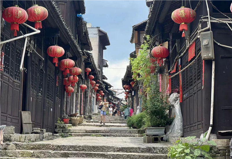 重外院“青歌筑夢”實(shí)踐團(tuán)三下鄉(xiāng)實(shí)踐調(diào)研 | 穿越千年古鎮(zhèn)，回望崢嶸歲月