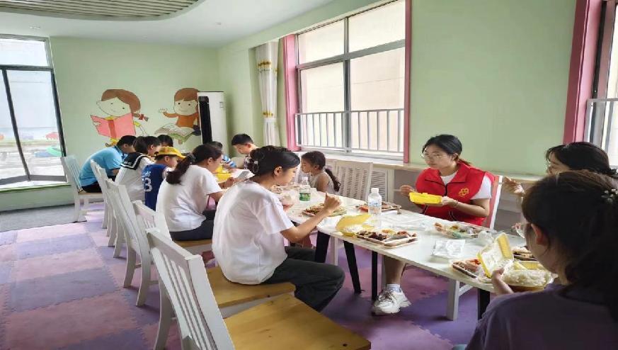 山東管理學院筑夢人志愿團隊以智慧之光，點亮蓬萊