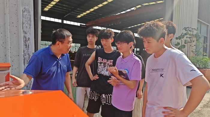 躋身農(nóng)機第一線，喜看農(nóng)業(yè)新氣象----煙臺大學機電學院“荷”芯力實踐隊進工廠實地調(diào)研