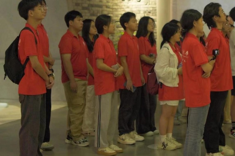 西南石油大學外國語學院“枝繁·簡心向陽實踐隊”赴簡陽市龍溪村開展“扎根鄉農，智