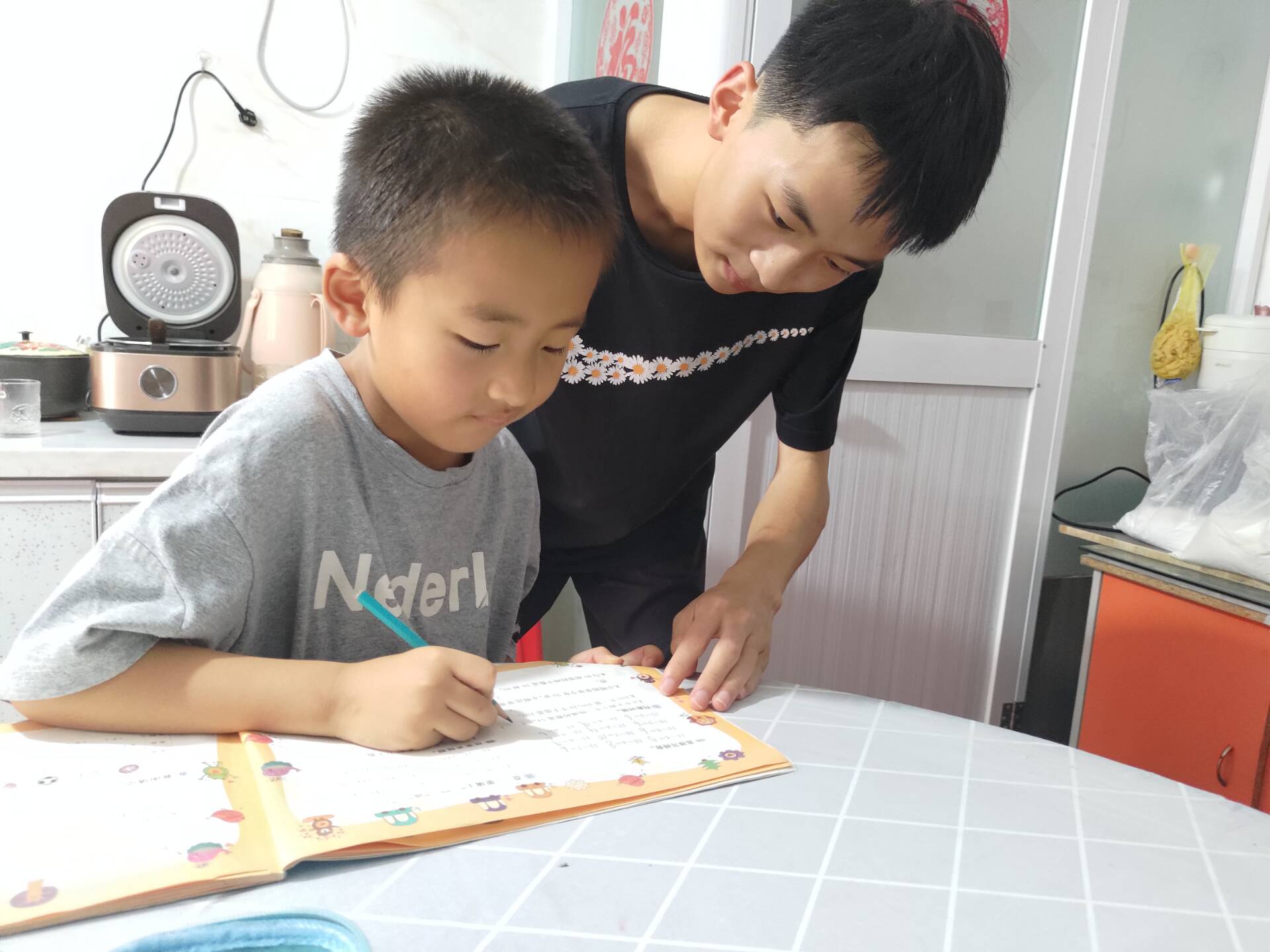 情牽留守，愛暖童心——關注留守兒童
