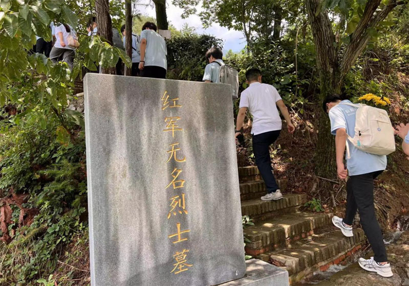 河南信陽大學(xué)生暑期“三下鄉(xiāng)”推動(dòng)鄉(xiāng)村振興幸福