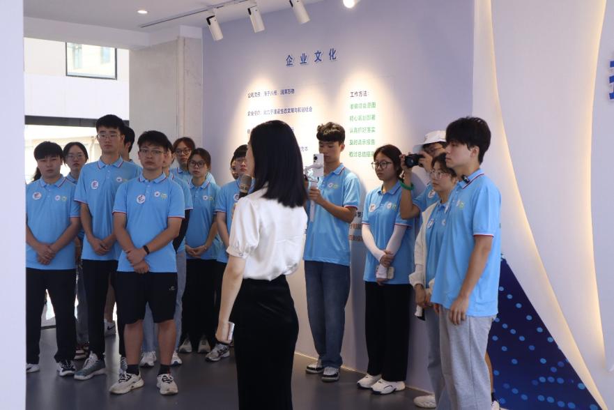 桂工學(xué)子三下鄉(xiāng)：參觀廣西桂潤(rùn)環(huán)境科技有限公司