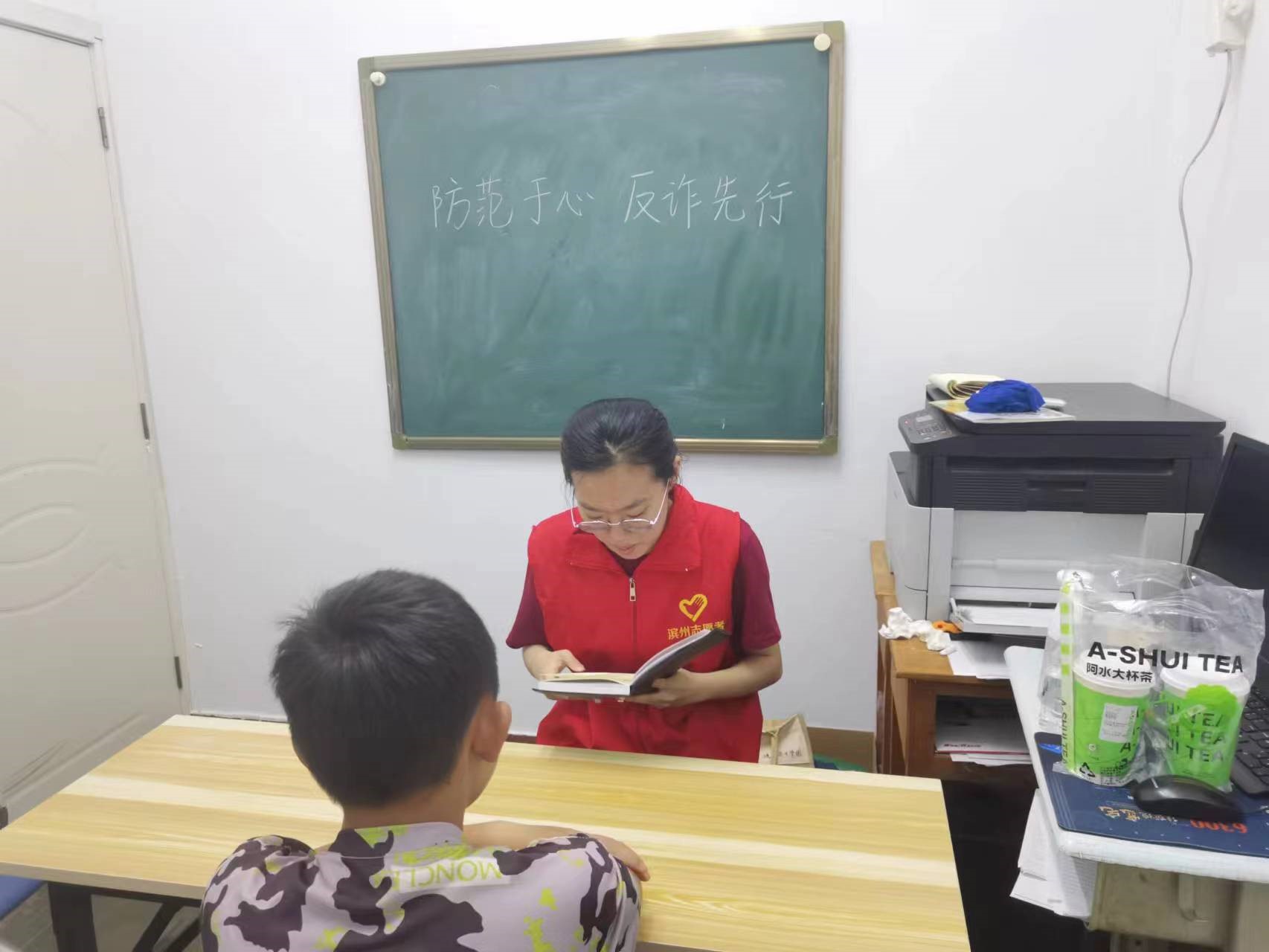 曲園學(xué)子社會實踐：法律知識進社區(qū)，普法宣傳暖民心