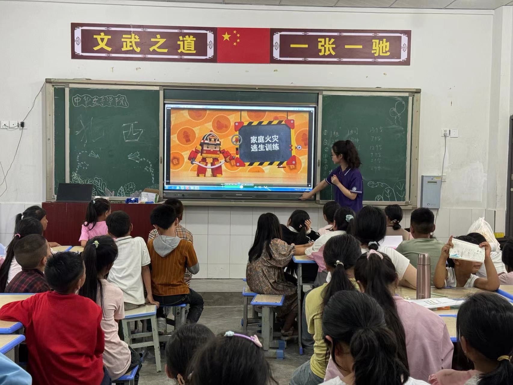 揚州大學(xué)廣陵學(xué)院學(xué)子赴金陽縣德溪鎮(zhèn)開展“三下鄉(xiāng)”活動