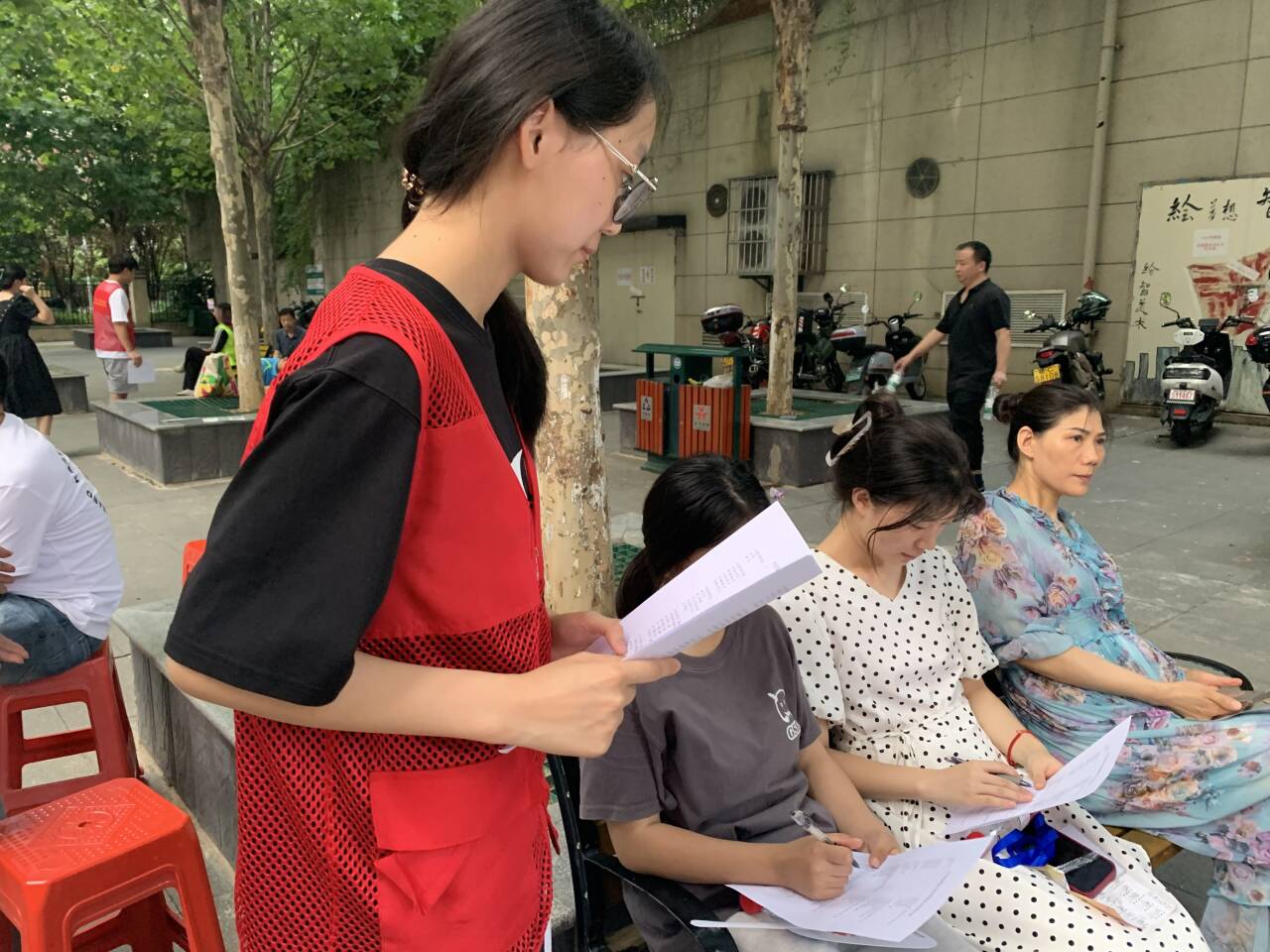 湖北學(xué)子三下鄉(xiāng)：開展“愛水護(hù)水”問卷調(diào)查活動，倡導(dǎo)節(jié)約用水意識