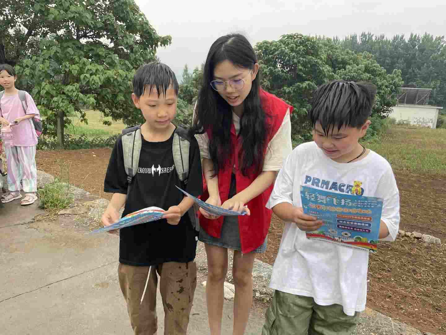 暑期三下鄉(xiāng)：走進校園生活，宣揚紅色文化
