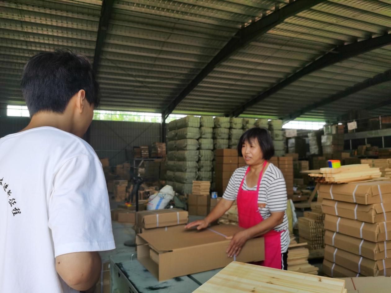 三下鄉“青耕河南 甜蜜興農”|鄭小商暑期社會實踐團探索崗李村電商興農“蜜”訣