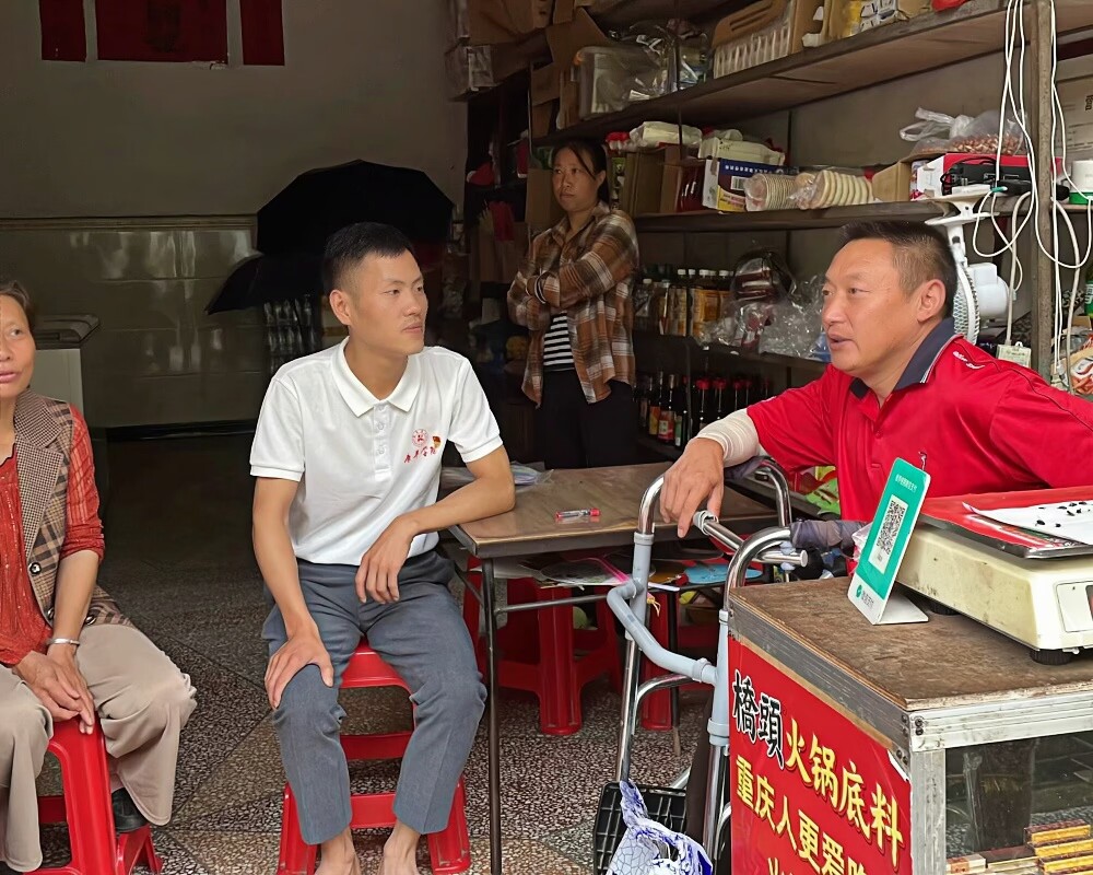 重慶幼兒師?？叼B學院“三下鄉”團隊開展“牽手夕陽紅，溫暖老人心”主題實踐活動