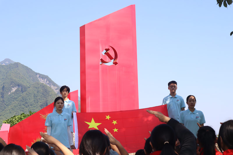 重外院學子三下鄉：站高山之上，獻紅心于黨