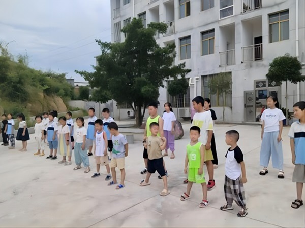 與身體對話，與健康同行——武昌理工學院“青春筑夢”志愿服務隊開展八段錦教學課程
