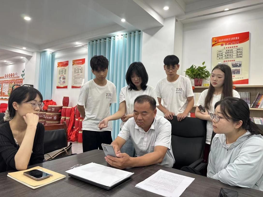 三下鄉“青耕河南 甜蜜興農”|鄭小商暑期社會實踐團助農直播“青”上陣