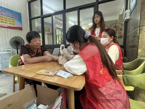 醫(yī)者仁心，愛灑人間