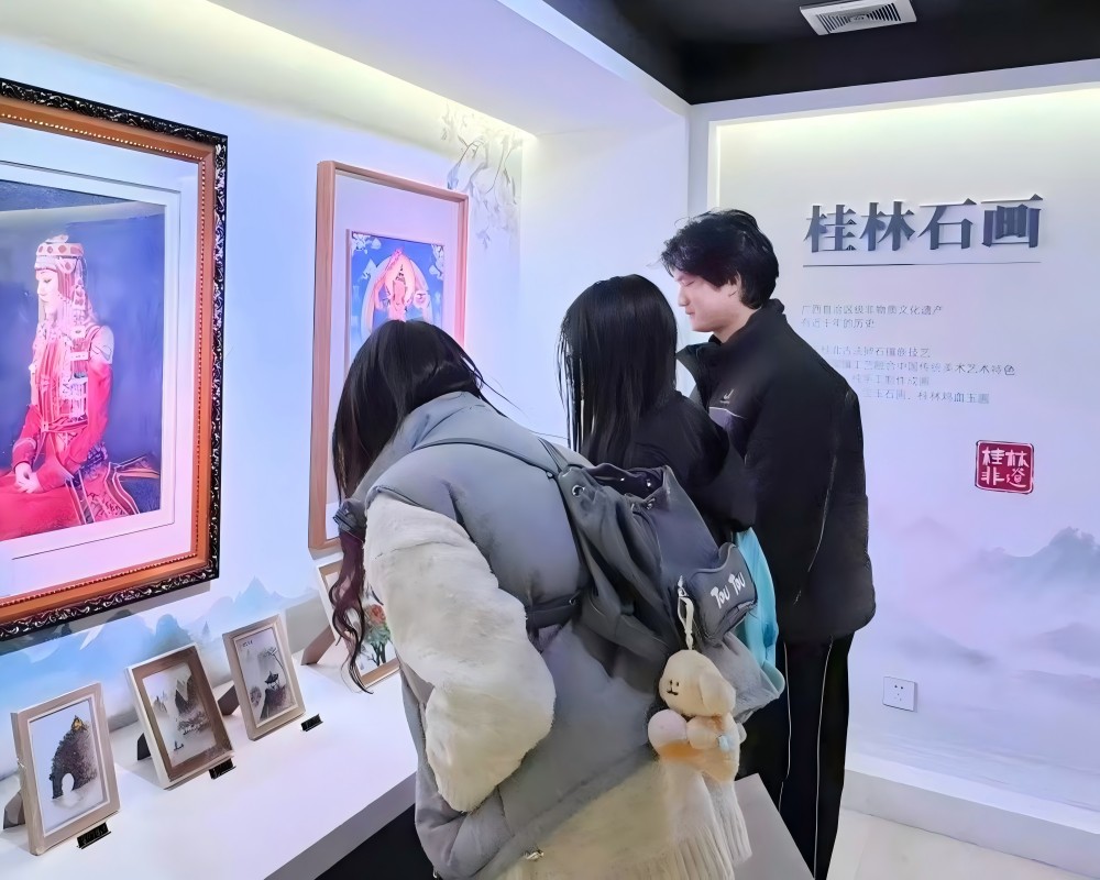 非遺入課堂，美育新篇章——廣西師范大學(xué)美術(shù)學(xué)院“藝心傳承”實踐隊開展社會實踐活動