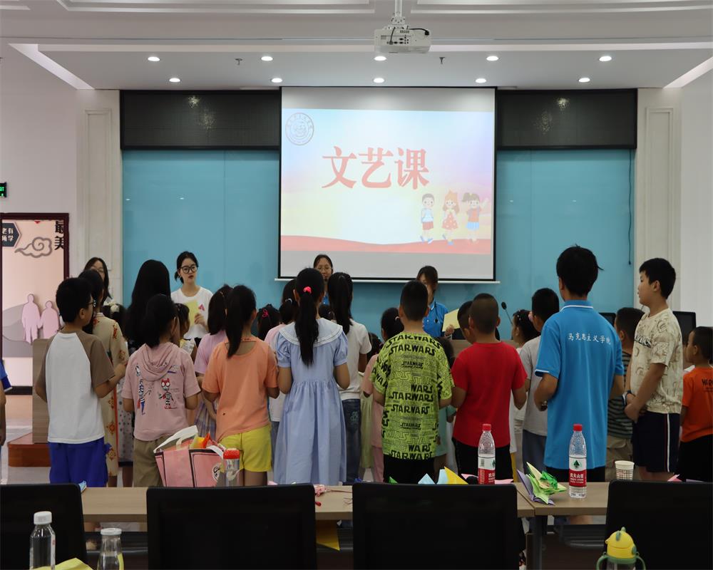 【長(zhǎng)師學(xué)子三下鄉(xiāng)】感悟文藝魅力，綻放絢麗青春 ——“青春星火筑夢(mèng)團(tuán)”開展“七彩課堂”活動(dòng)