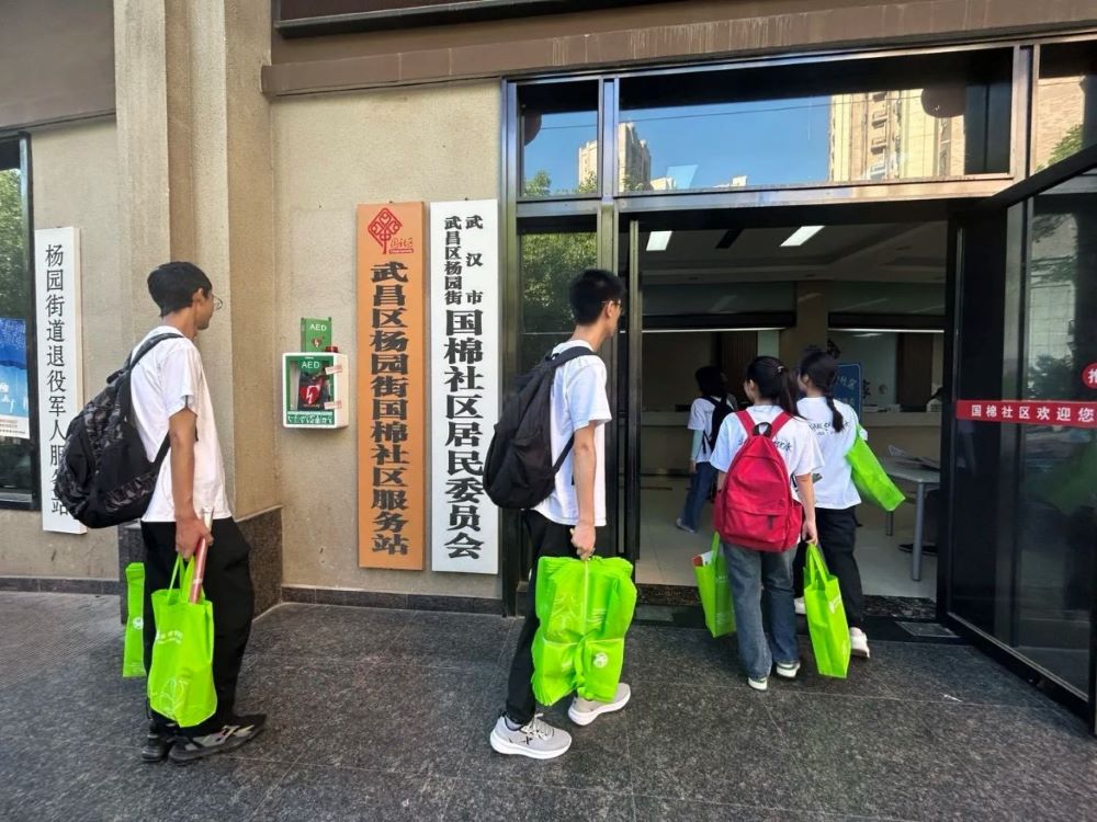 公衛(wèi)學(xué)子三下鄉(xiāng)：慢病科普進(jìn)社區(qū)，健康服務(wù)千萬(wàn)家