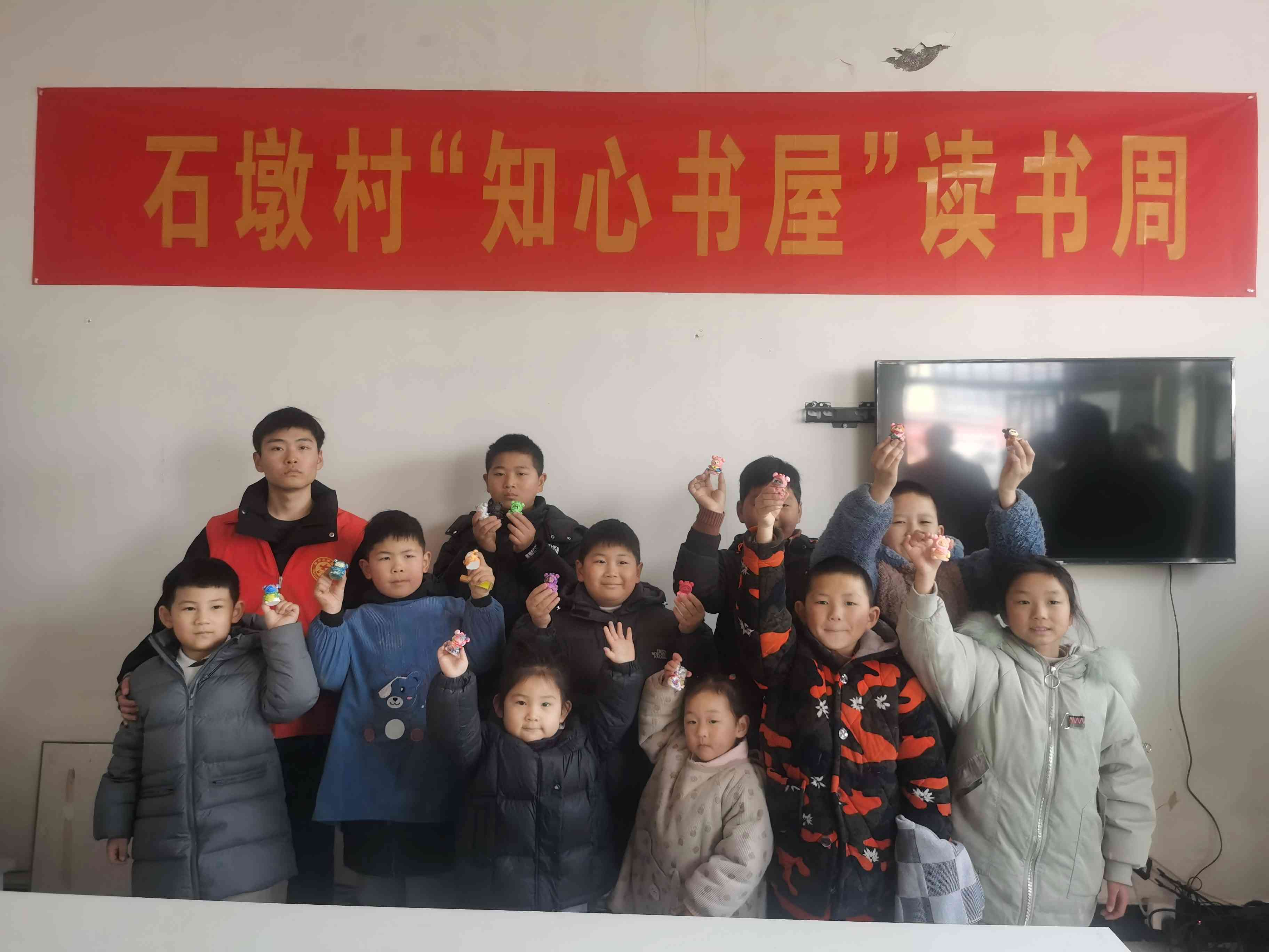 南通理工學(xué)院商學(xué)院物流2304張晁得開展“手繪石膏，快樂元宵”實踐活動