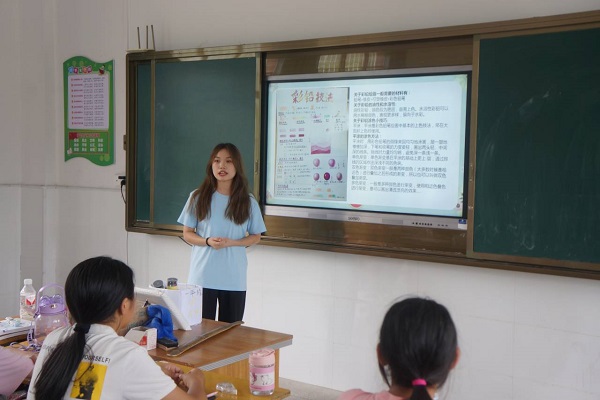 一幅彩鉛畫，繪就心靈深處的那一抹陽光——崇陽啟明星志愿服務隊