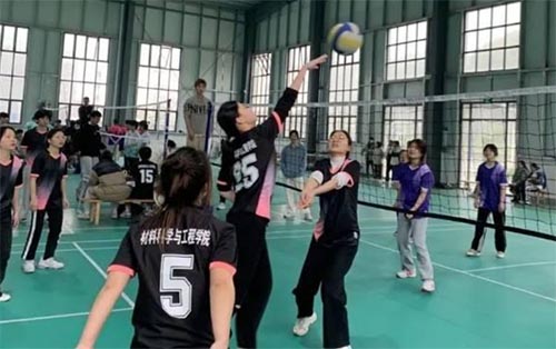 飛揚(yáng)的青春，不屈的精神