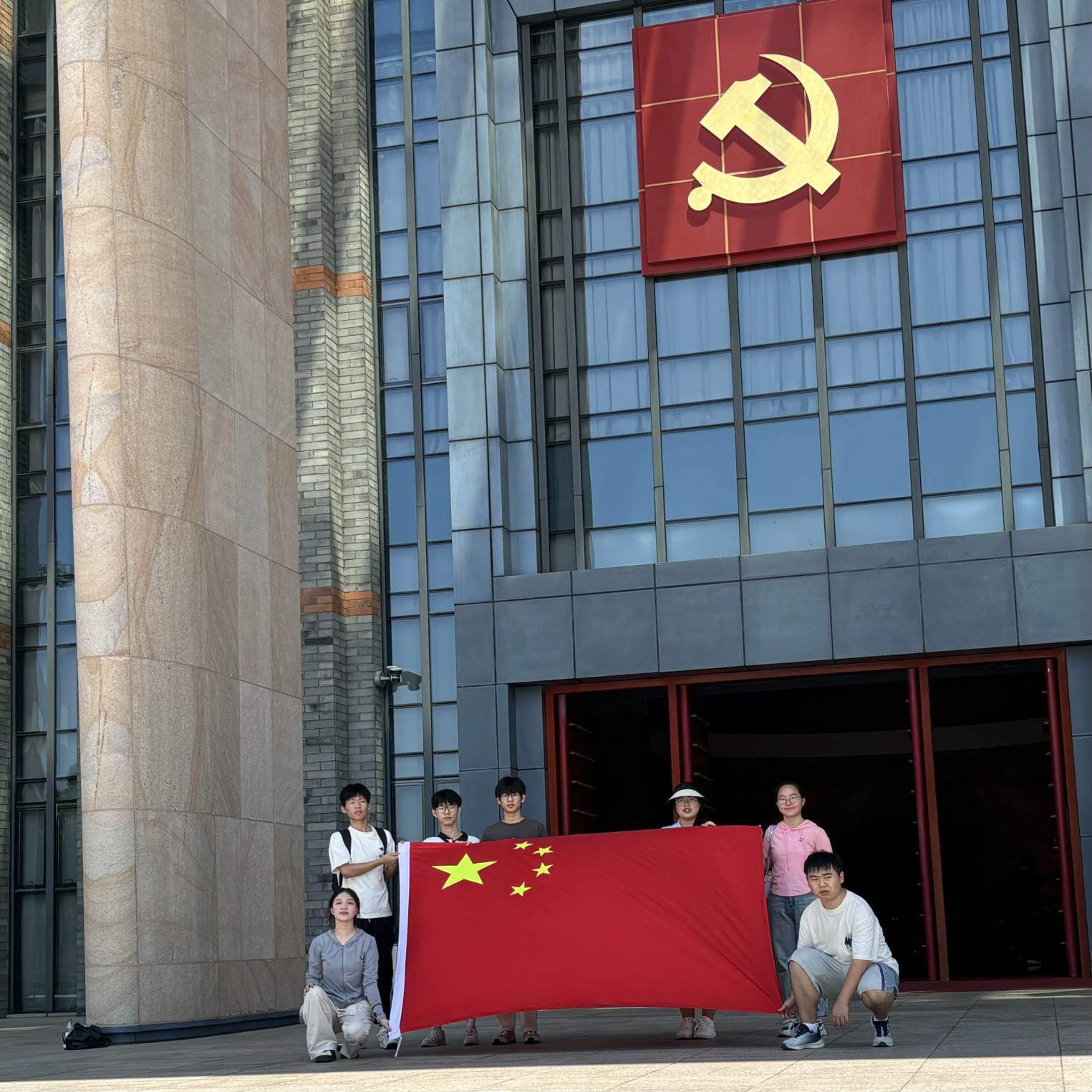 “以紅色革命文化為引，推廣普通話，共筑鄉(xiāng)村振興夢”--浙經(jīng)院學(xué)子實(shí)踐調(diào)研圖